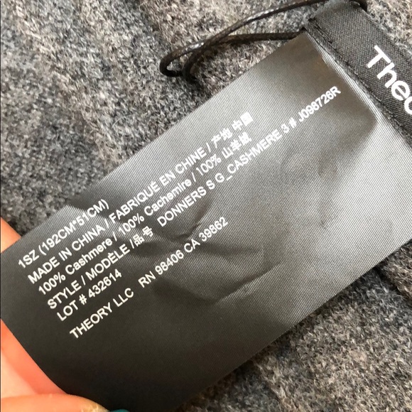 Theory Cashmere Scarf - Picture 4 of 4